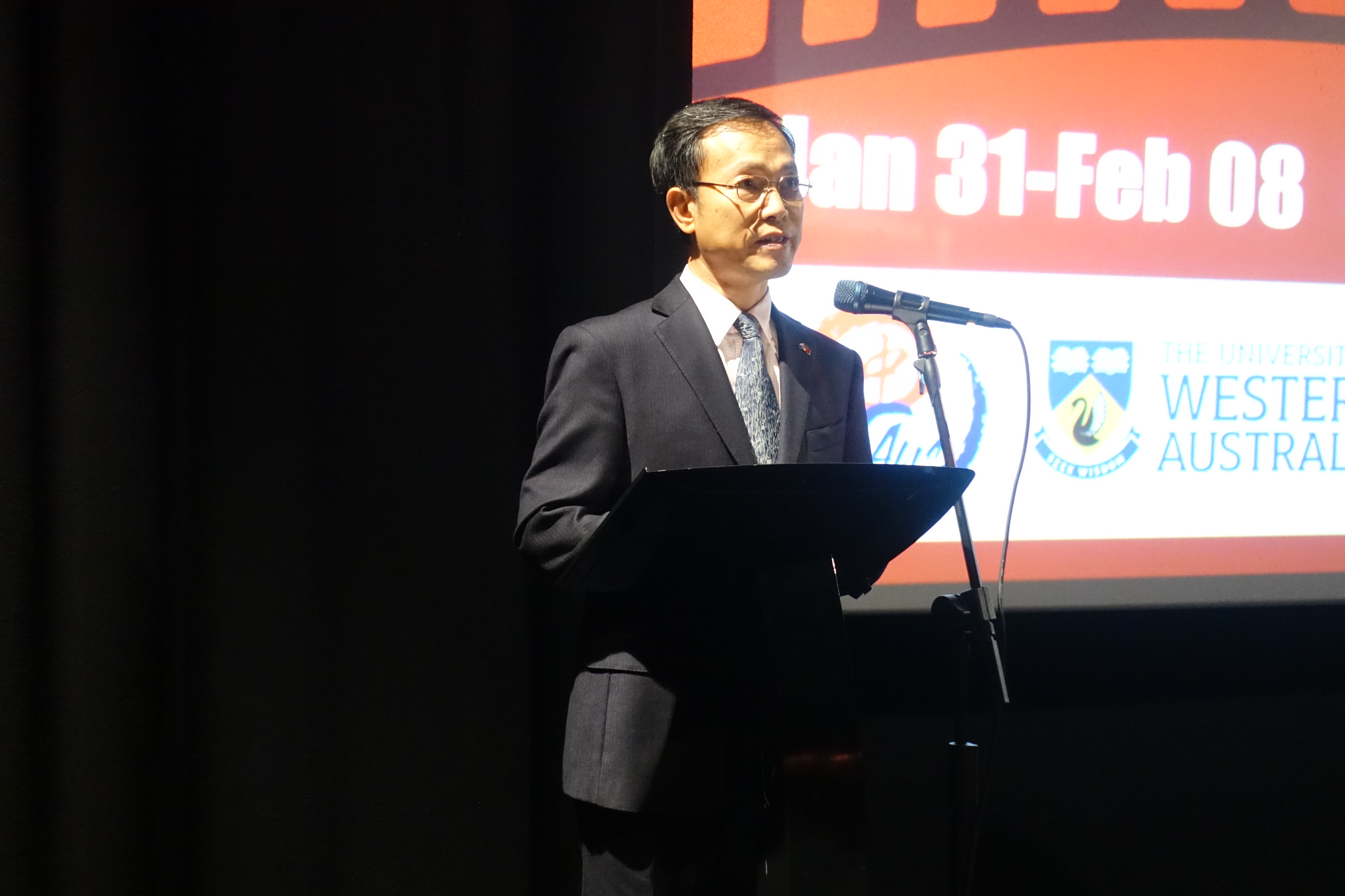驻珀斯总领事龙定斌出席香港驻悉尼经贸办2025年春节酒会