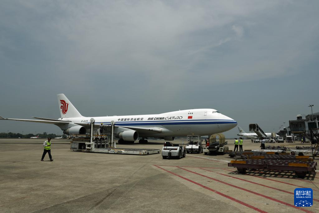 中国政府援助缅甸第四批紧急人道主义地震救灾物资运抵交付