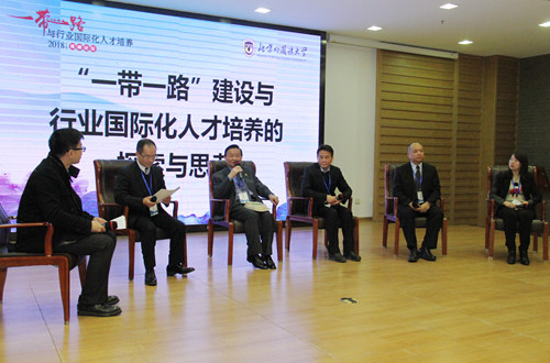 巴林外国务工人员侨汇汇出达10亿巴林第纳尔