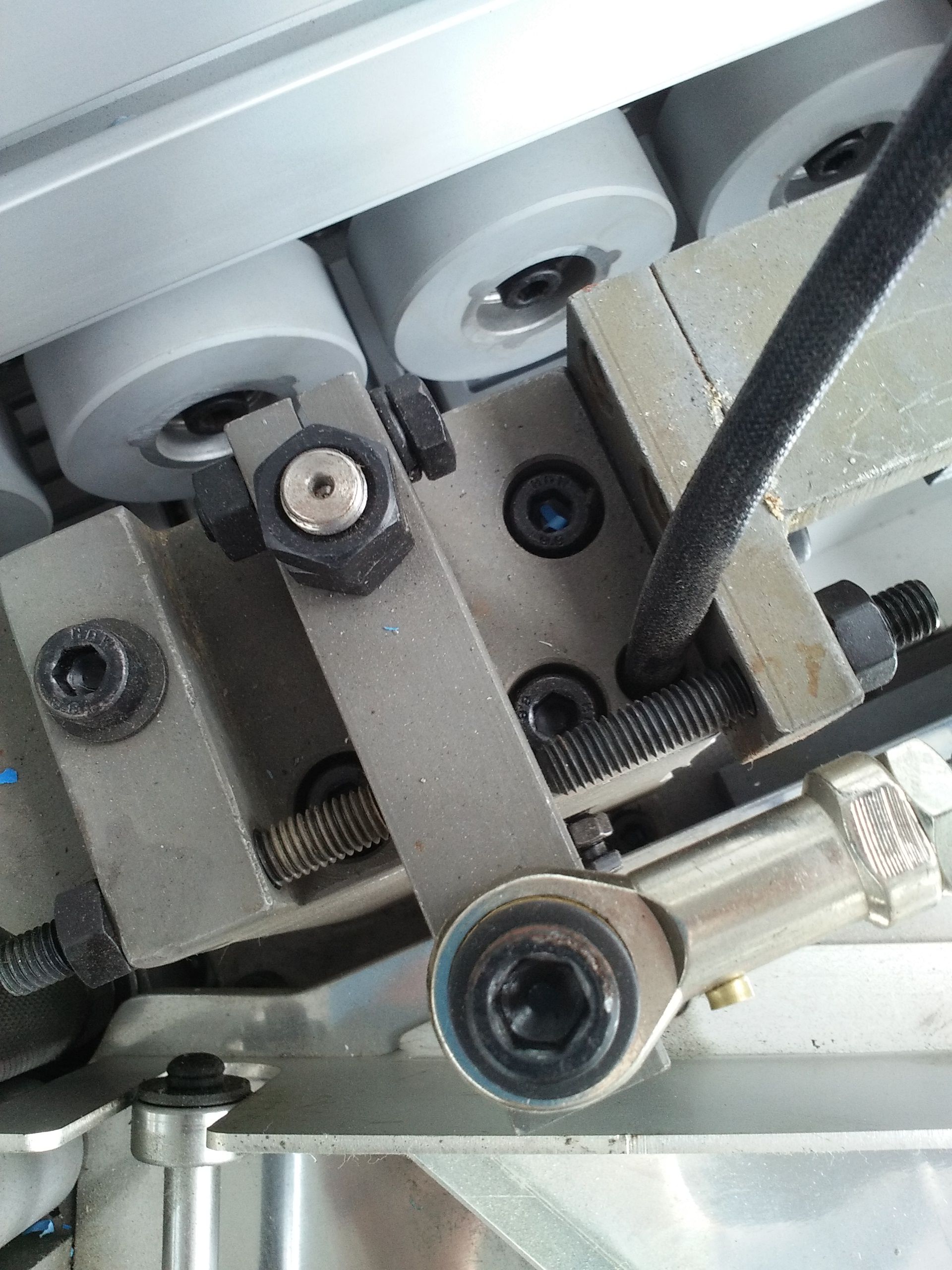 南兴股份获得发明专利授权：“封边机涂胶机构的防漏降低磨损结构”