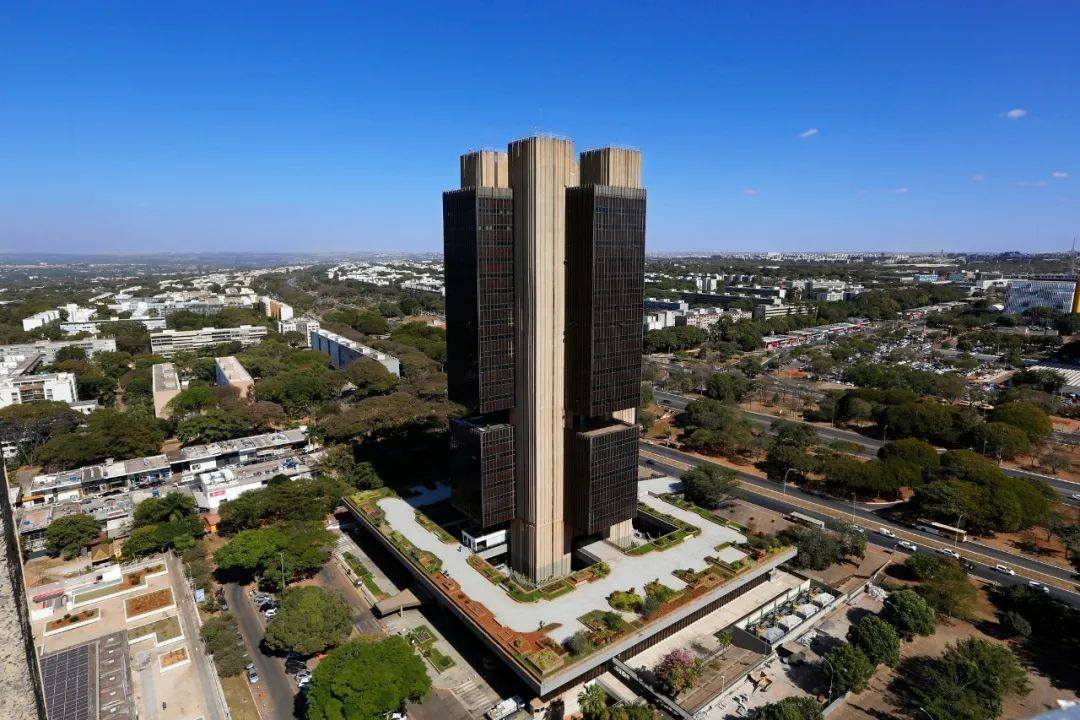 巴西央行加息至15%