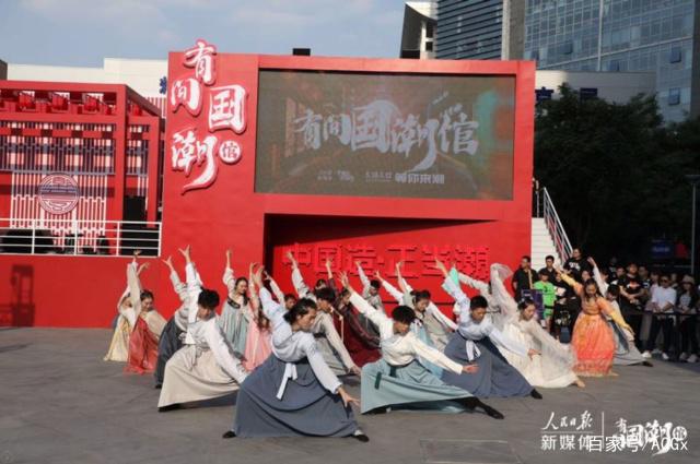 “传递能量方块”开启！未来一个月机器人将在北京街头“快闪”