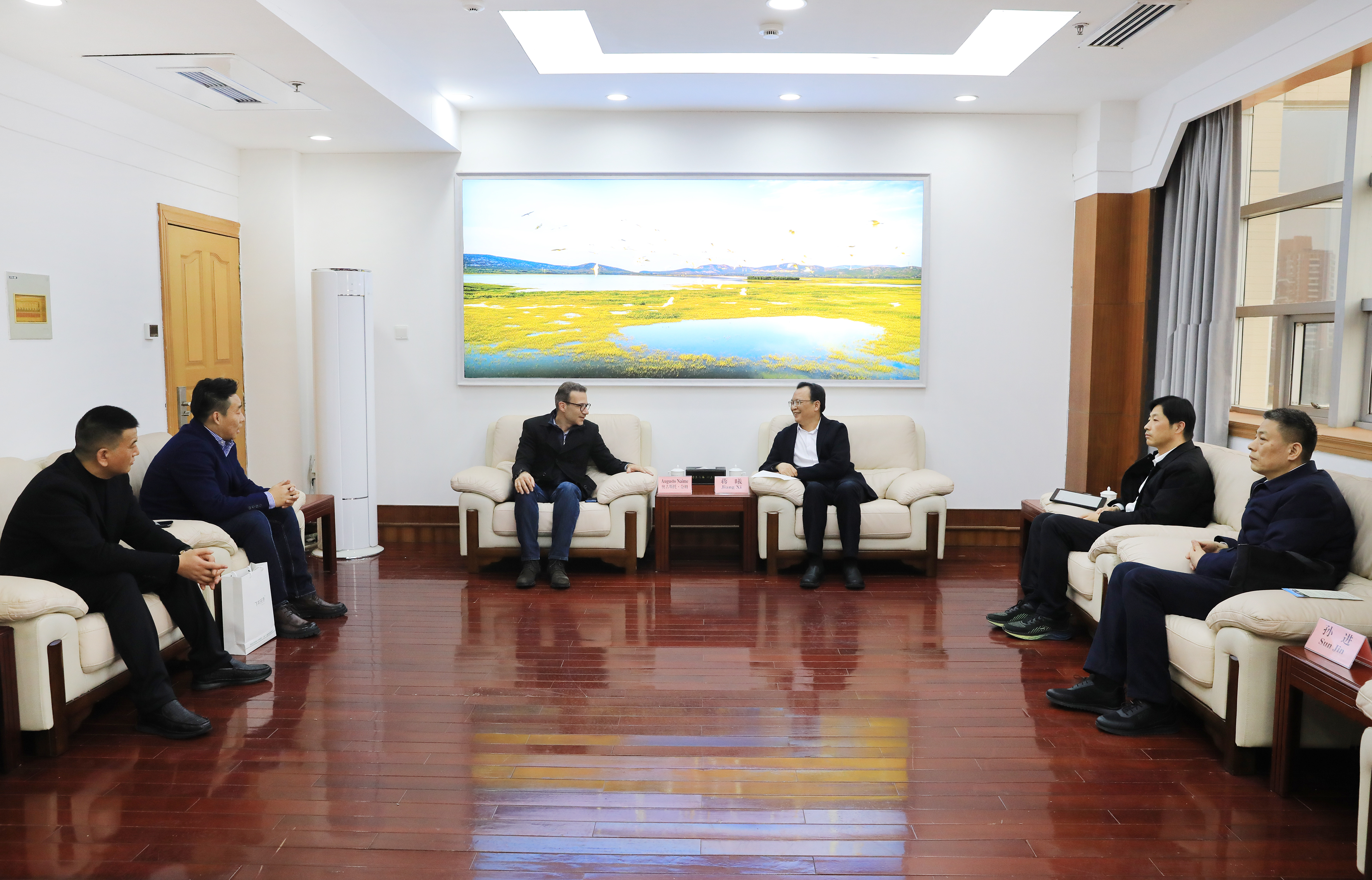 驻非盟使团团长蒋烽大使会见非洲中国商会会长李庆勇