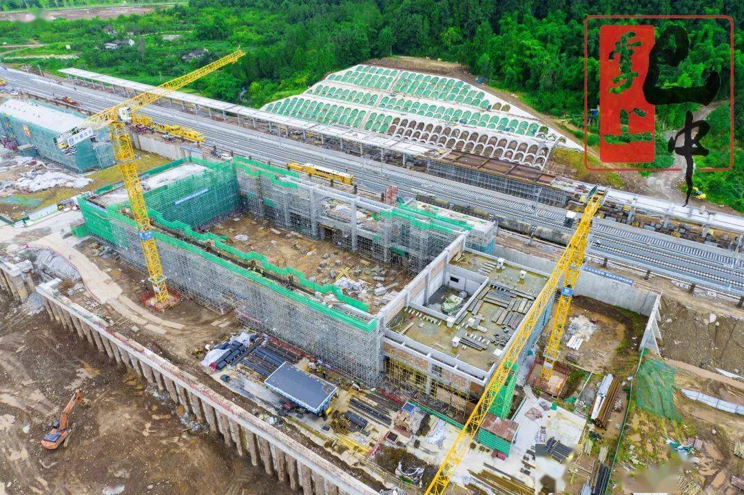 阿格达姆-汉肯迪铁路项目将于2026年完工
