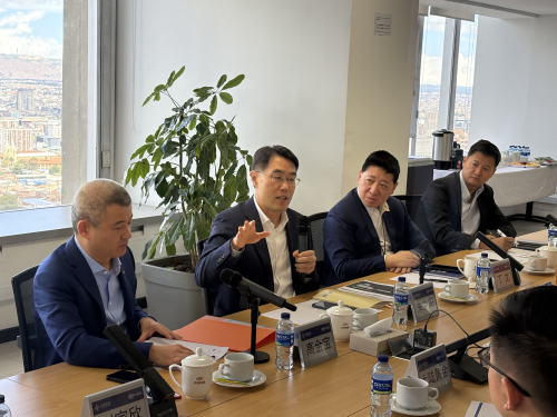 驻哥伦比亚大使朱京阳与哥贸促局负责人共同宣布 哥伦比亚作为主宾国参加第八届进博会