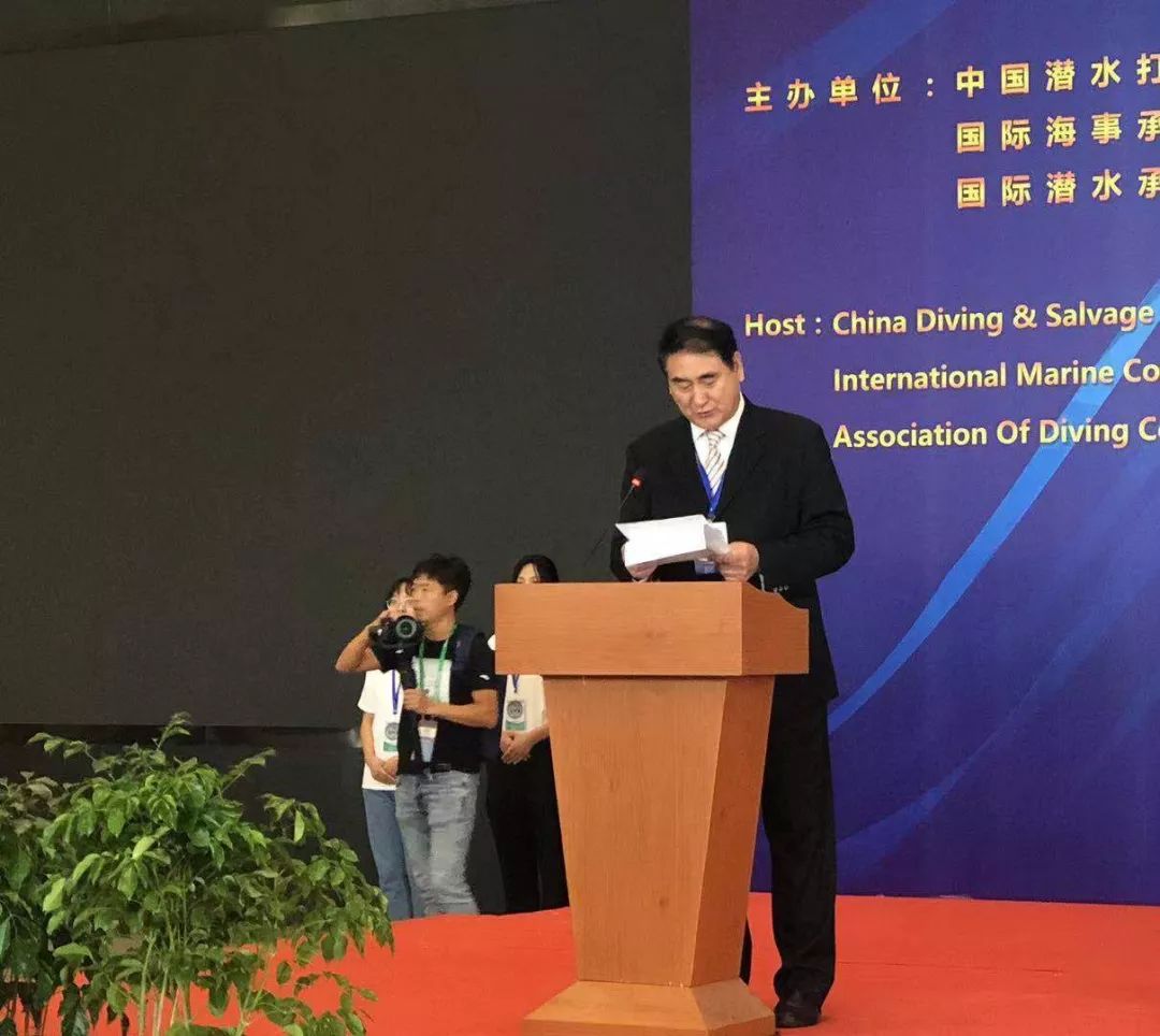 方虹大使拜会新任老挝公共工程与运输部部长列莱