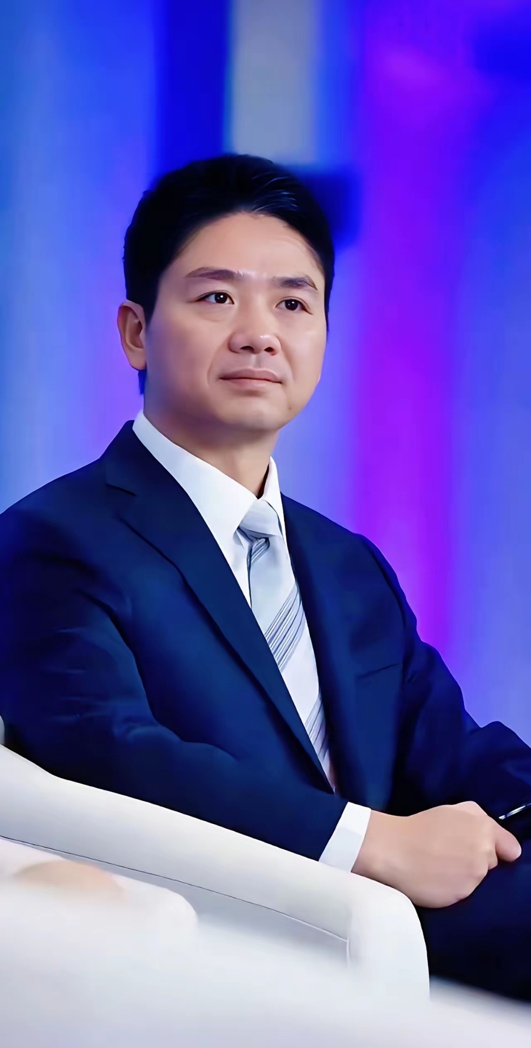央行：8月1日起，现金买金超10万元需上报；京东消金启幕 | 金融早参
