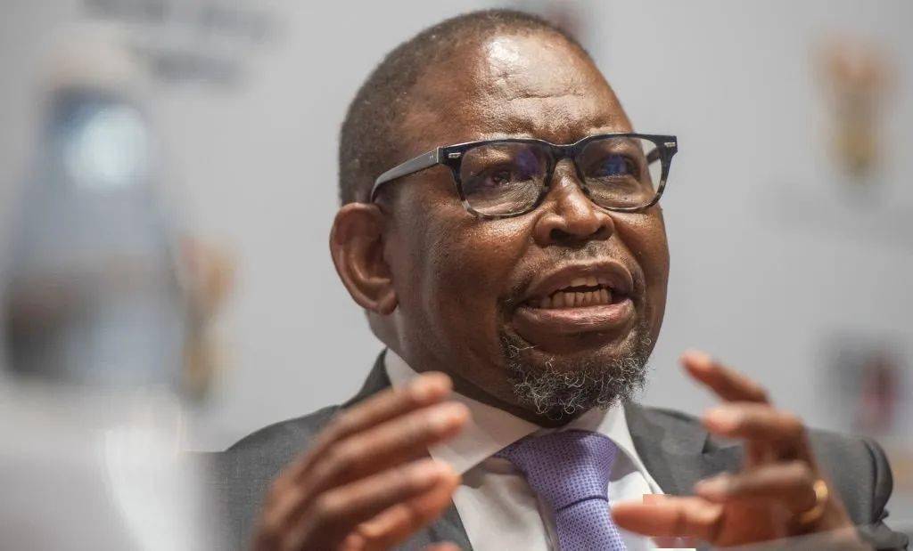 沙特财政大臣重申,沙特将继续通过借贷为战略性生产投资提供资金