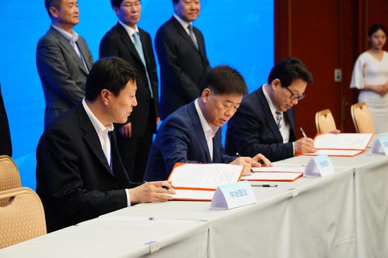 阿联酋投资部与微软签署人工智能领域合作谅解备忘录