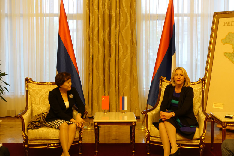 首届巴尔干区域贸易峰会在巴尼亚卢卡开幕，波黑塞族共和国主张开拓新市场及缔结新区域自由贸易协定