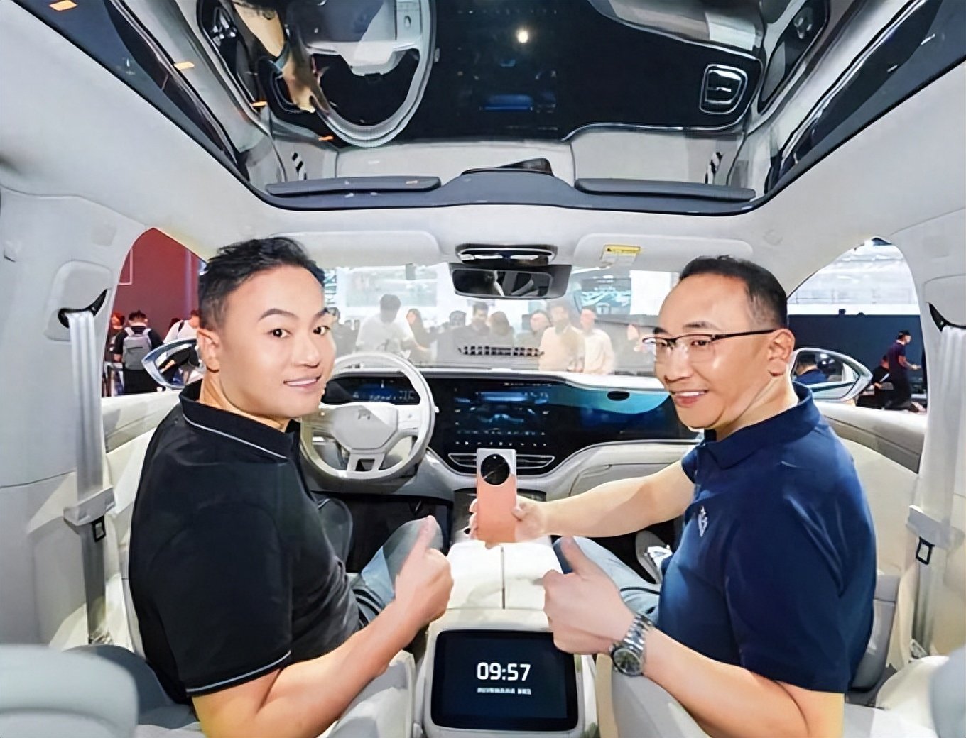 石英股份续聘房婷婷为董秘：已担任公司董秘半年多 前三季度公司净利减少57%