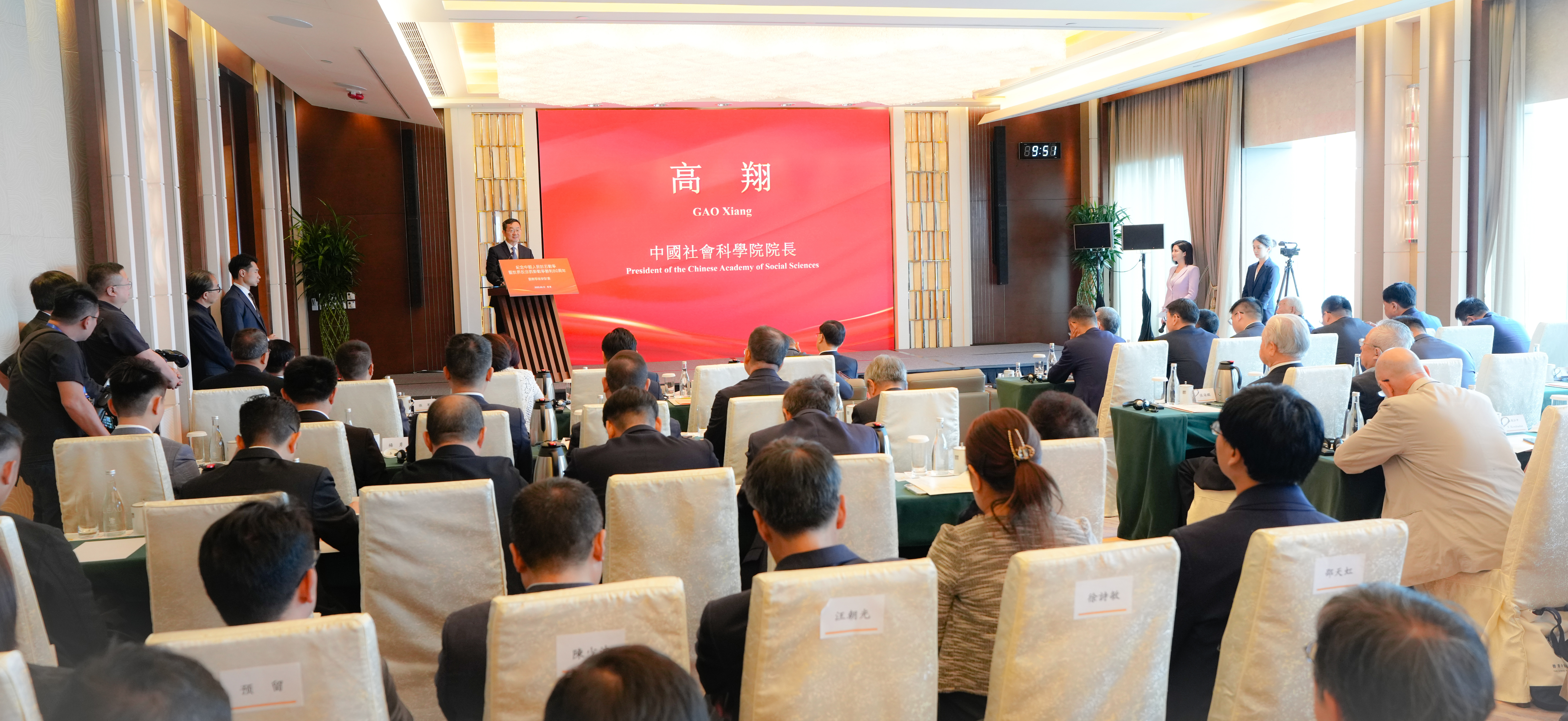 潘功胜、李云泽等周一将出席发布会；8月外资总体净买入境内股票和债券 | 金融早参