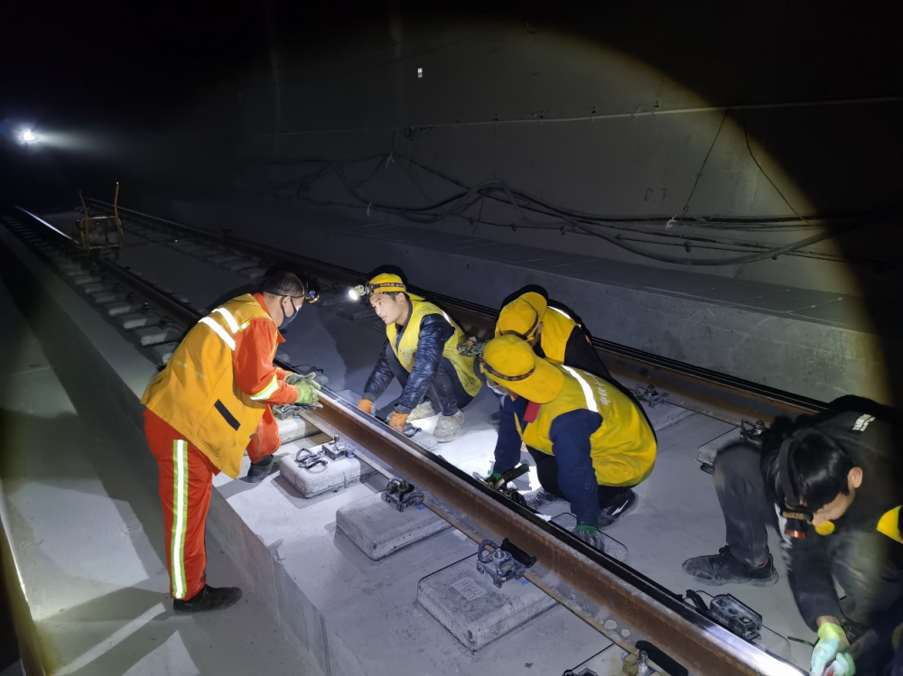 日月明:主营业务为轨道安全测控设备研发