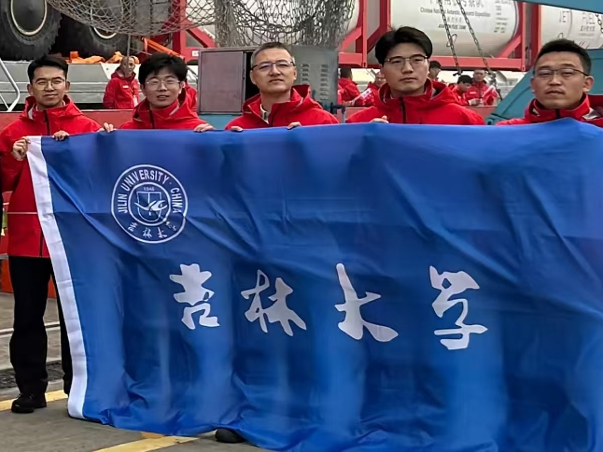 南极现场发来！中国第42次南极考察队的新年祝福