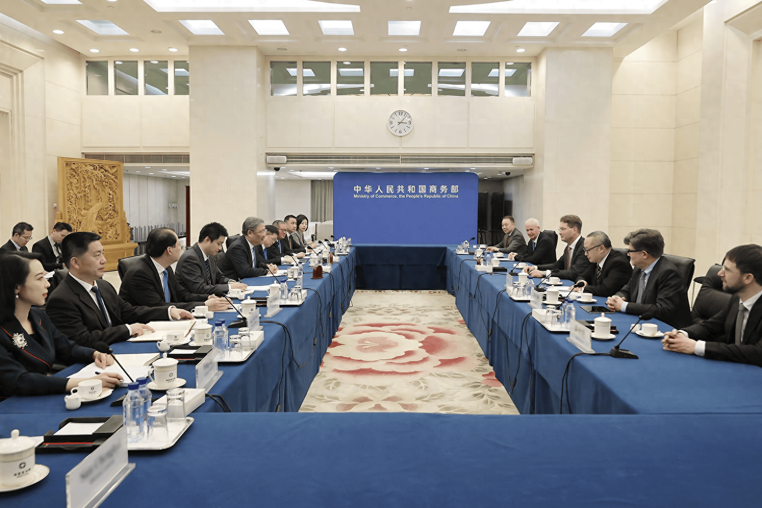 王文涛部长会见美国超威半导体公司董事会主席兼首席执行官苏姿丰