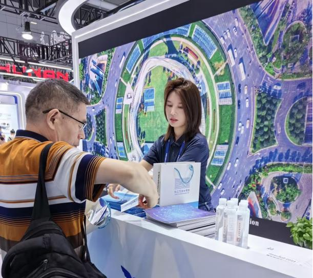 万润科技:主要从事LED、半导体存储器等业务