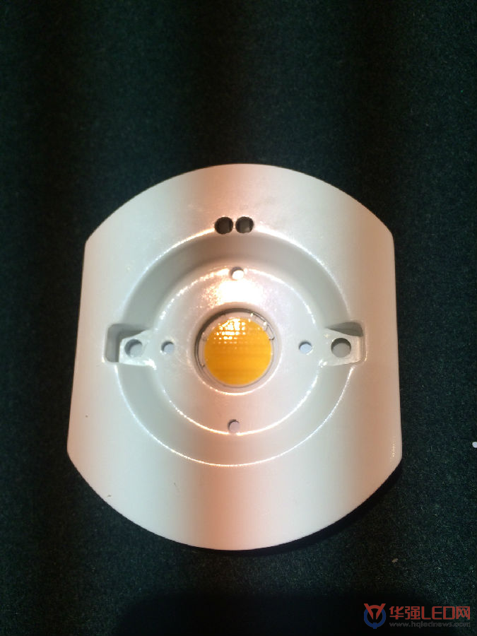 启迪设计获得实用新型专利授权:“一种应急筒灯转换底座”