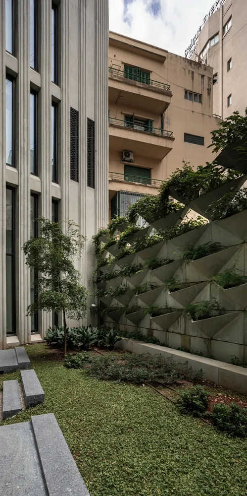 浙江永强获得实用新型专利授权:“一种平移式百叶结构以及百叶遮阳篷”