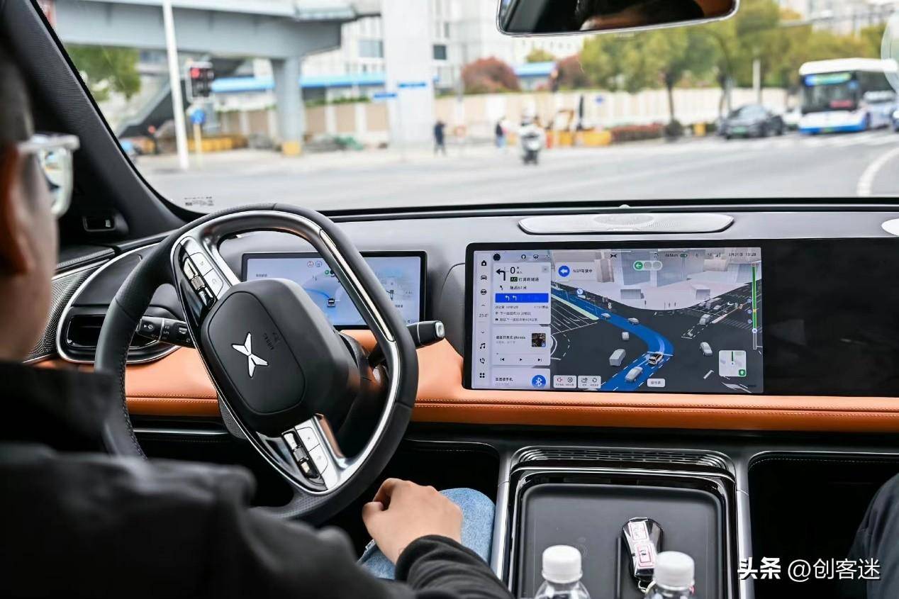 洋洋大观丨与AI司机同行