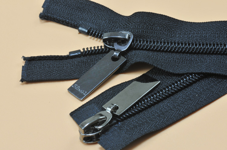 浔兴股份获得实用新型专利授权：“一种双开拉链”