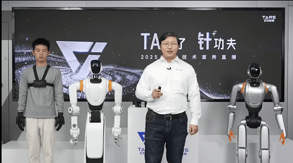 “能干活”的通用具身大模型AWE3.0亮相，它石智航丁文超详解如何用机器人大脑赋能物理AI