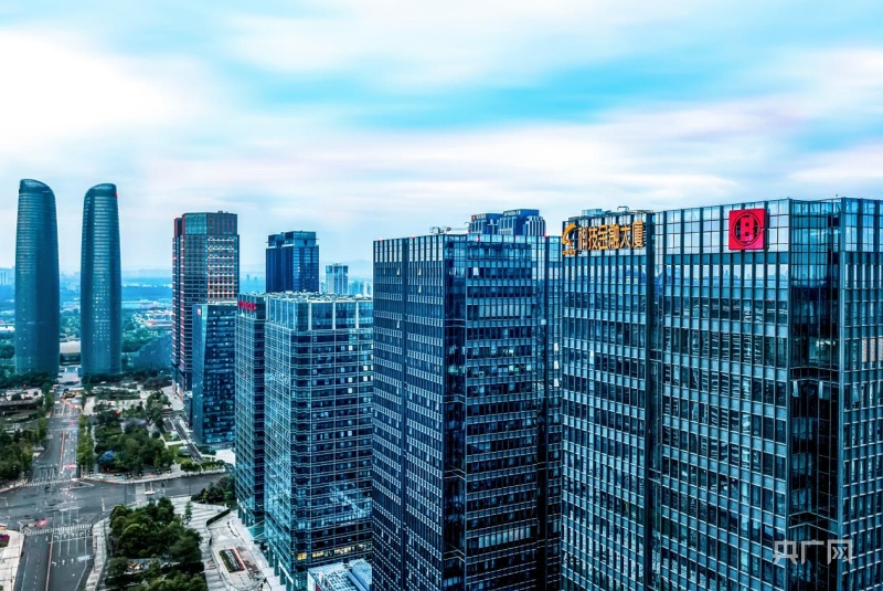 趣睡科技：4月7日董事李亮减持股份合计1.18万股