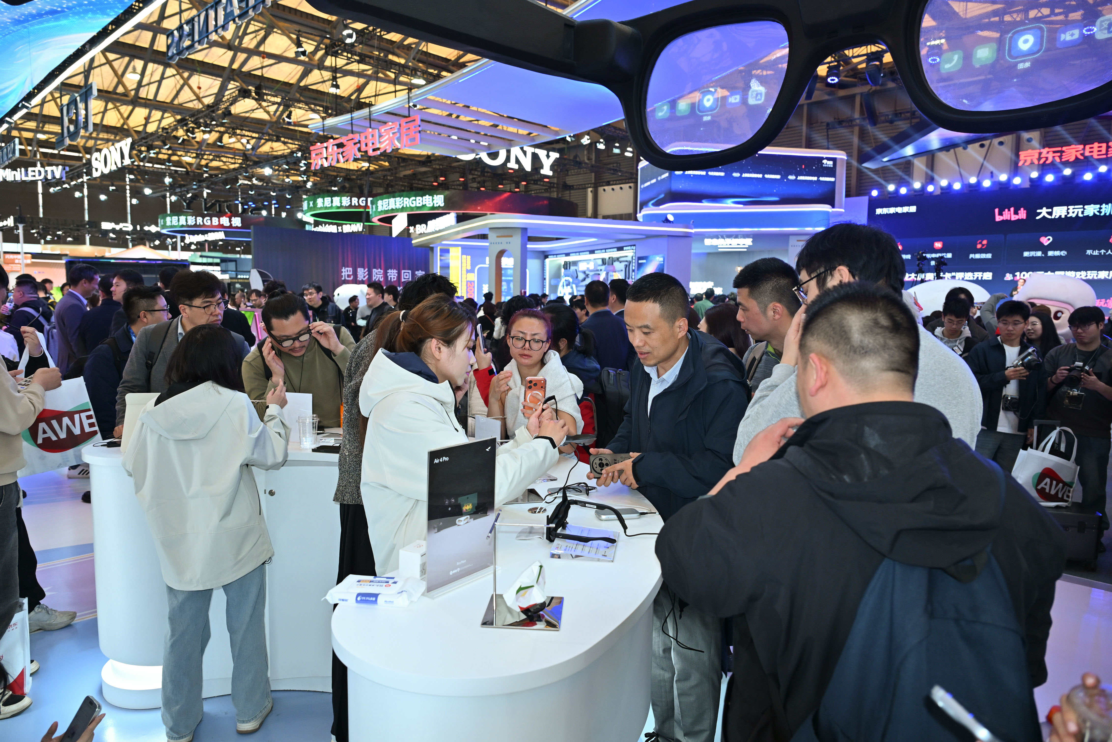 中国美术馆携手千问AI眼镜，探索AI导览新体验