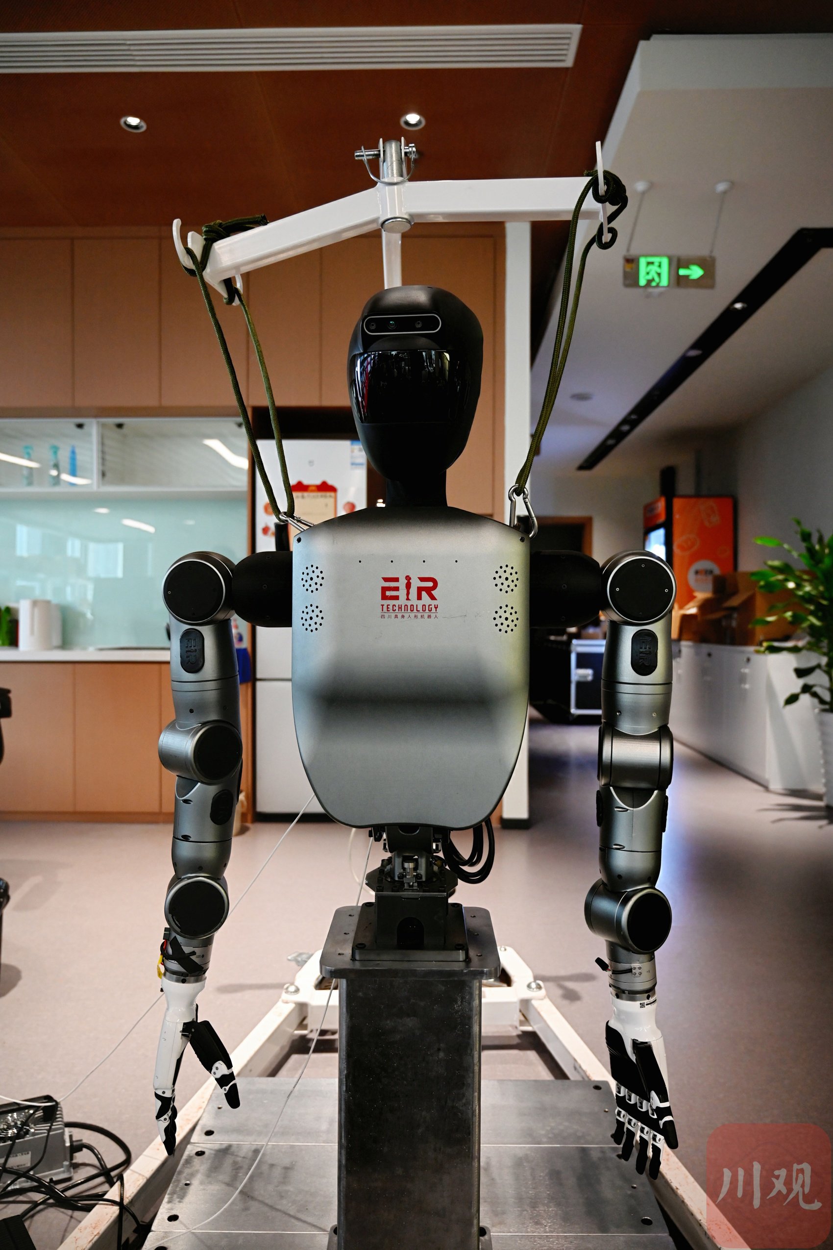 国产机器人超越人类半马纪录，靠什么