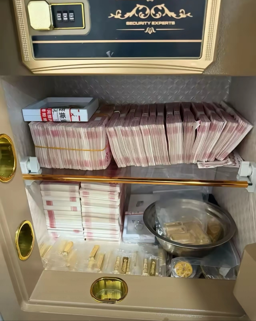 “债王”最新警告：年内降息无望 现金黄金为王