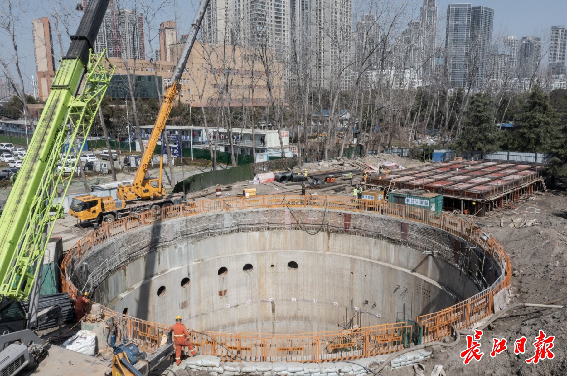 湖北首个江水源能源站：引长江水为城市“降温”